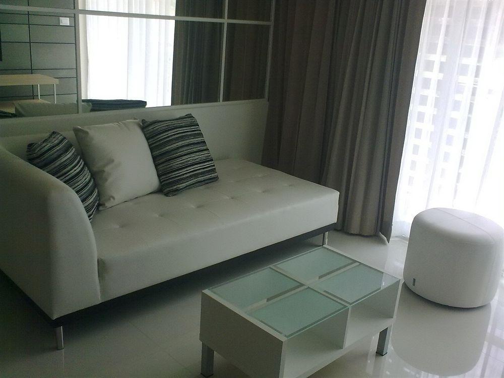 The Baycliff Residences Patong Extérieur photo